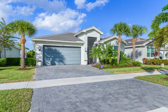 $499,999 | 11397 Southwest Carlisle Crossing Avenue, Port St. Lucie, FL 34987