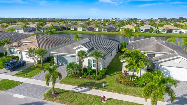 $499,999 | 11397 Southwest Carlisle Crossing Avenue, Port St. Lucie, FL 34987