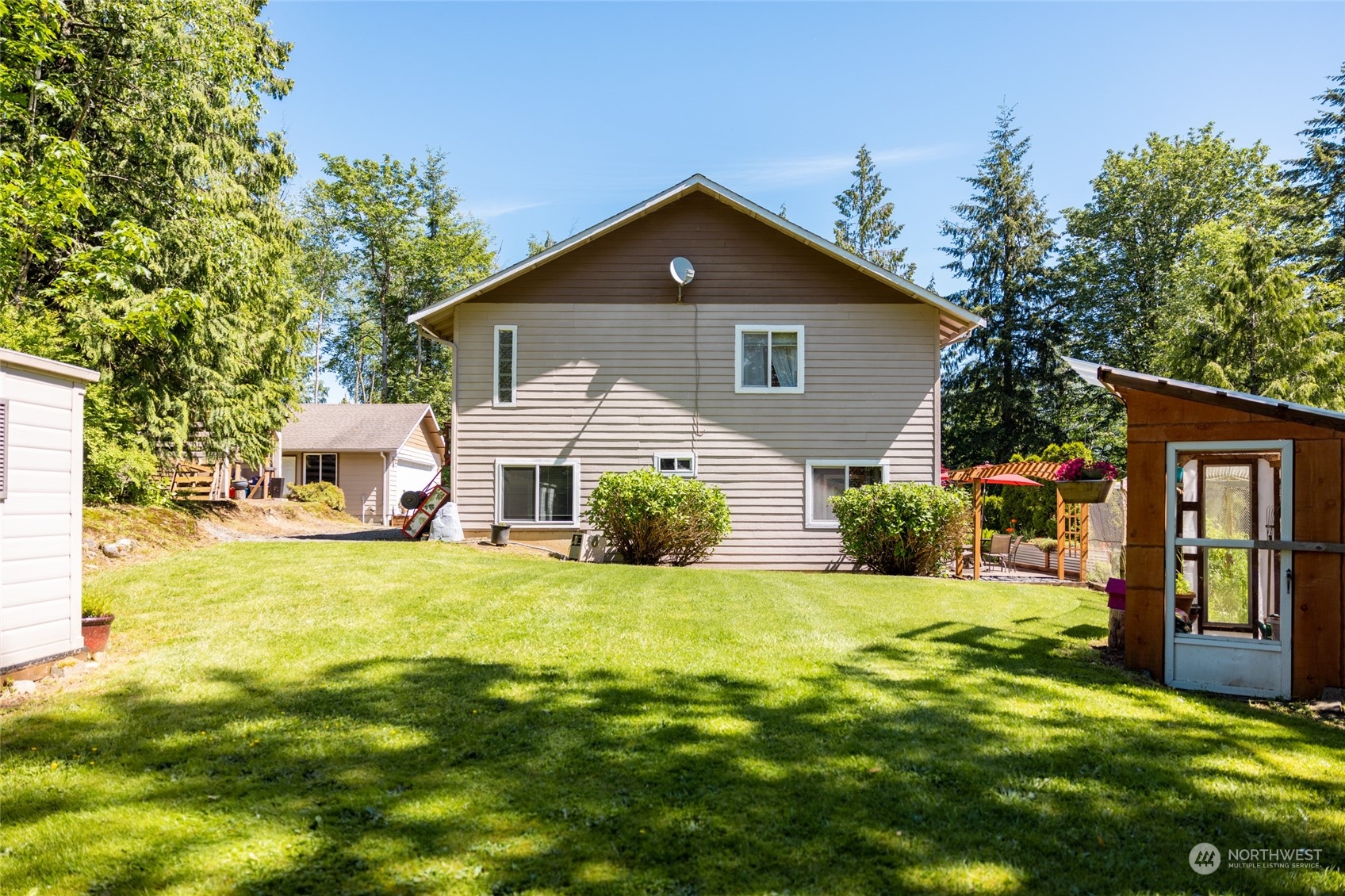 23627 Hoogdal Road Sedro-Woolley, WA 98284 - Photo 24 of 39 a front view of a house with a yard