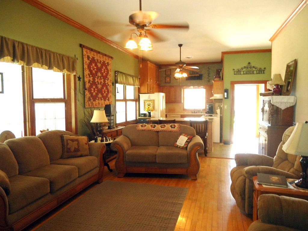1983 West Becker School Road Freeport, IL 61032 - Photo 12 of 20 Gallery Image 12