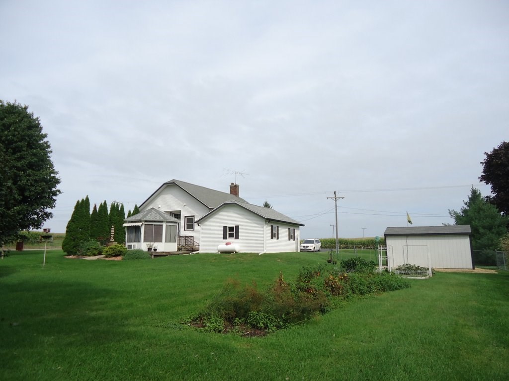 1983 West Becker School Road Freeport, IL 61032 - Photo 3 of 20 Gallery Image 3