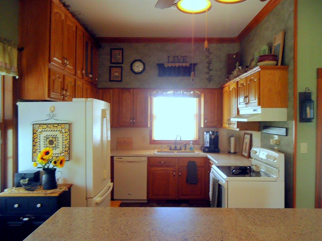 1983 West Becker School Road Freeport, IL 61032 - Photo 9 of 20 Gallery Image 9