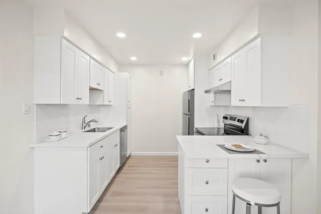 $595,000 | 3045 Los Prados Street, Unit 218, San Mateo, CA 94403