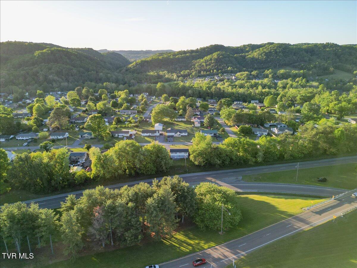 203 Hemlock Road Bristol, TN 37620 - Photo 29 of 34 27-DJI_0847