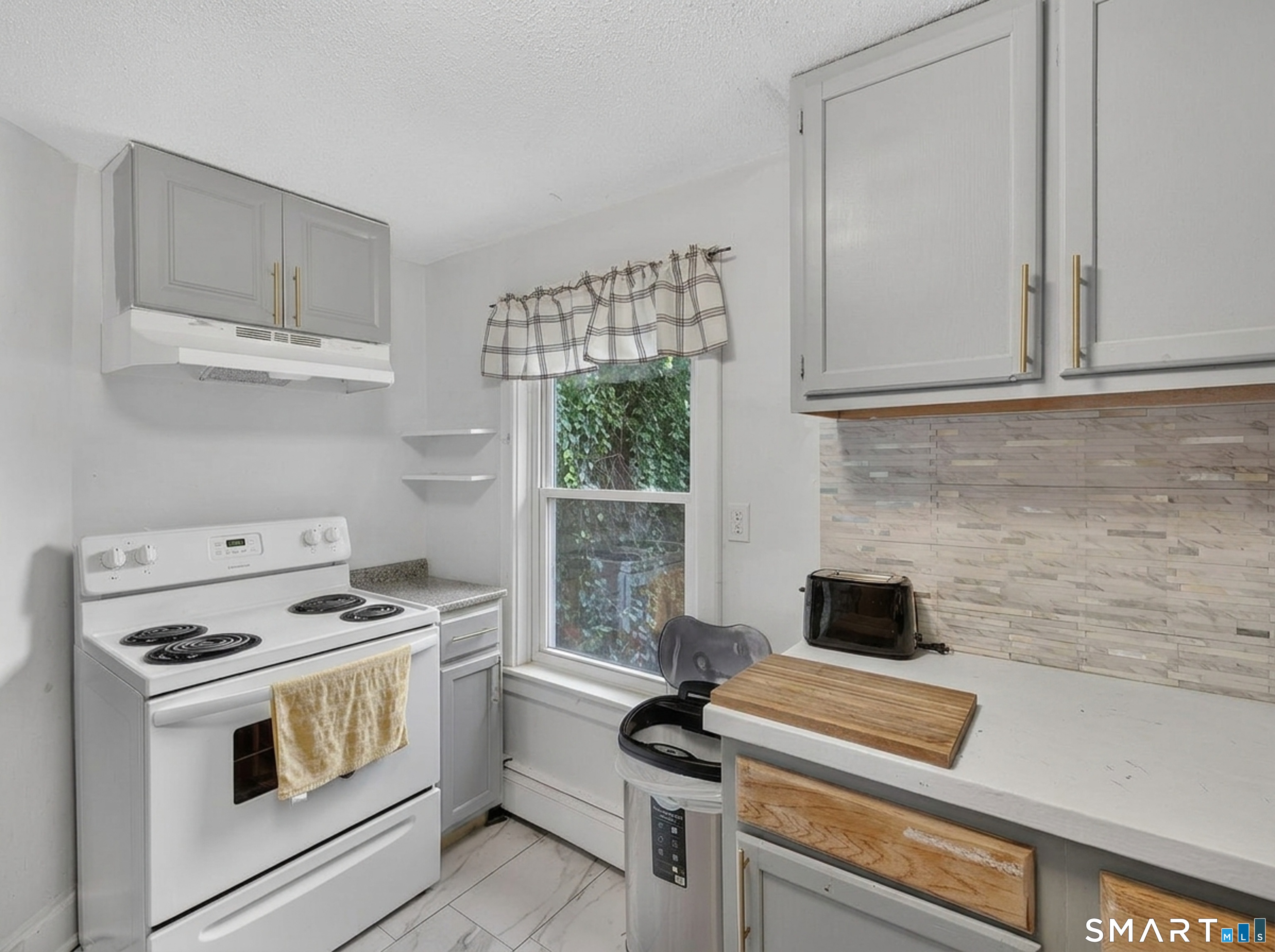 5 Manwaring Street New London, CT 06320 - Photo 9 of 29