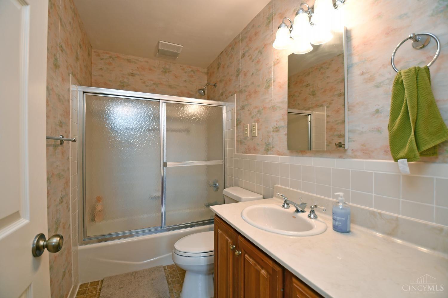 8849 Montgomery Road Cincinnati, OH 45236 - Photo 29 of 43