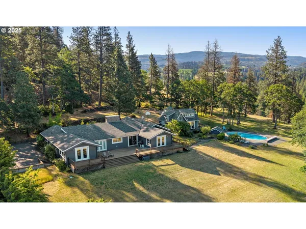 $2,295,000 | 400 Cherry Hill Drive, Mosier, OR 97040