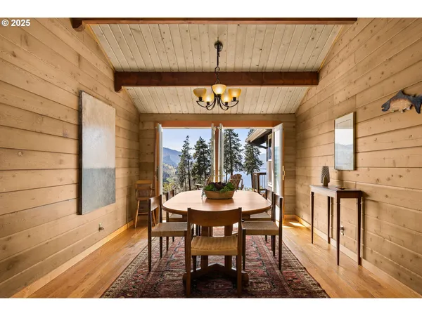 $2,295,000 | 400 Cherry Hill Drive, Mosier, OR 97040