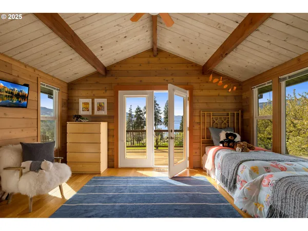 $2,295,000 | 400 Cherry Hill Drive, Mosier, OR 97040