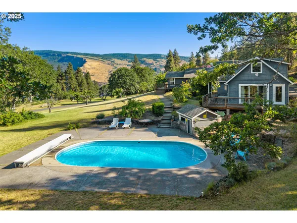 $2,295,000 | 400 Cherry Hill Drive, Mosier, OR 97040