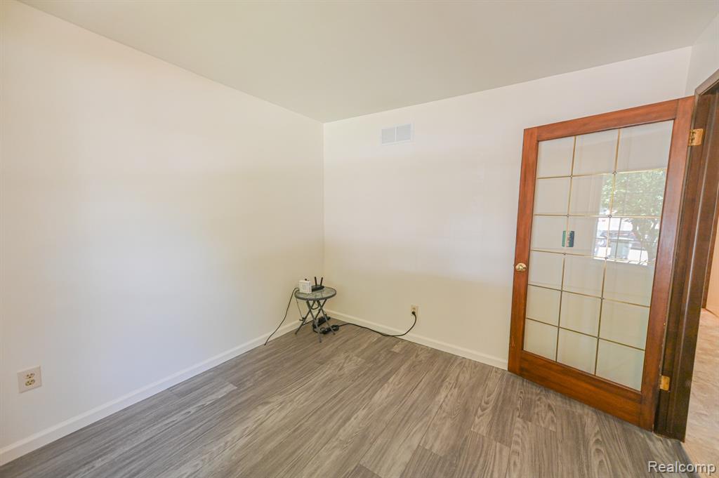 611 Ten Point Drive Rochester Hills, MI 48309 - Photo 3 of 17