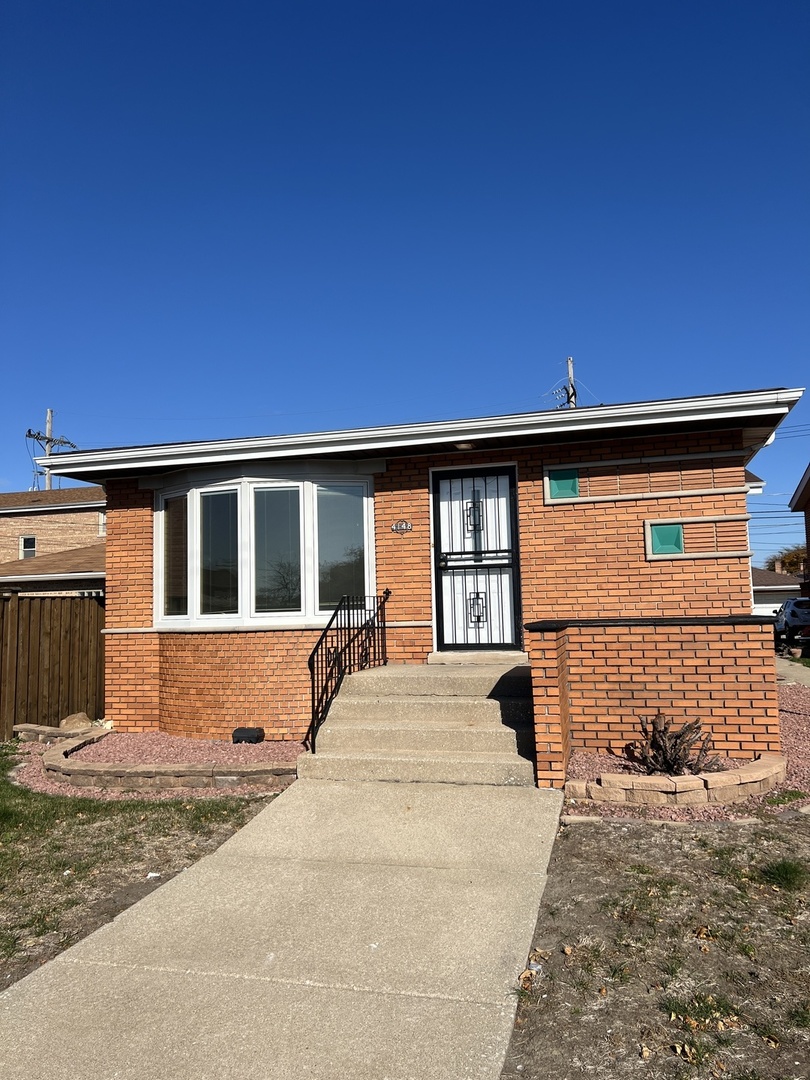 4148 West 87th Street Chicago, IL 60652 - Photo 2 of 16 a front view of a house