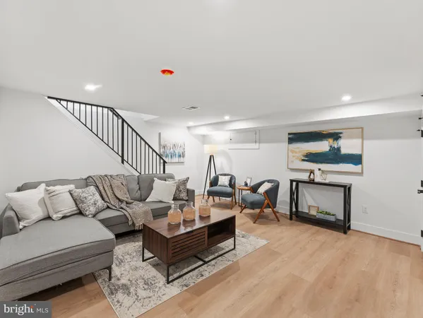 $1,075,000 | 5021 24th Street South, Arlington, VA 22206