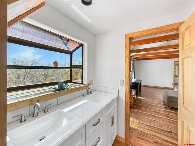 a en suite bathroom with a sink and a mirror