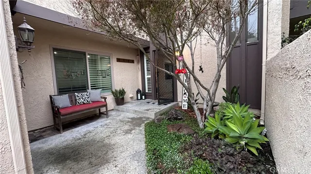 $999,999 | 8321 Milano Drive, Huntington Beach, CA 92646