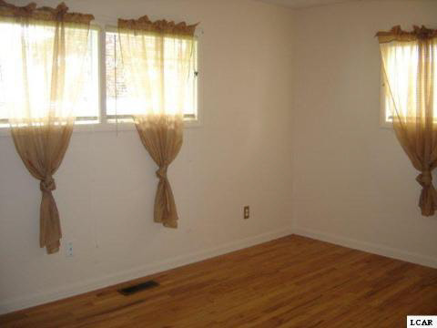 460 Riverside Avenue Adrian, MI 49221 - Photo 6 of 15 20091981-5.JPG