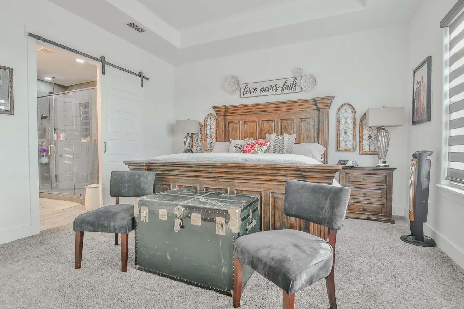 19210 County Road 2240 Lubbock, TX 79423 - Photo 13 of 46 a living room with furniture and a table