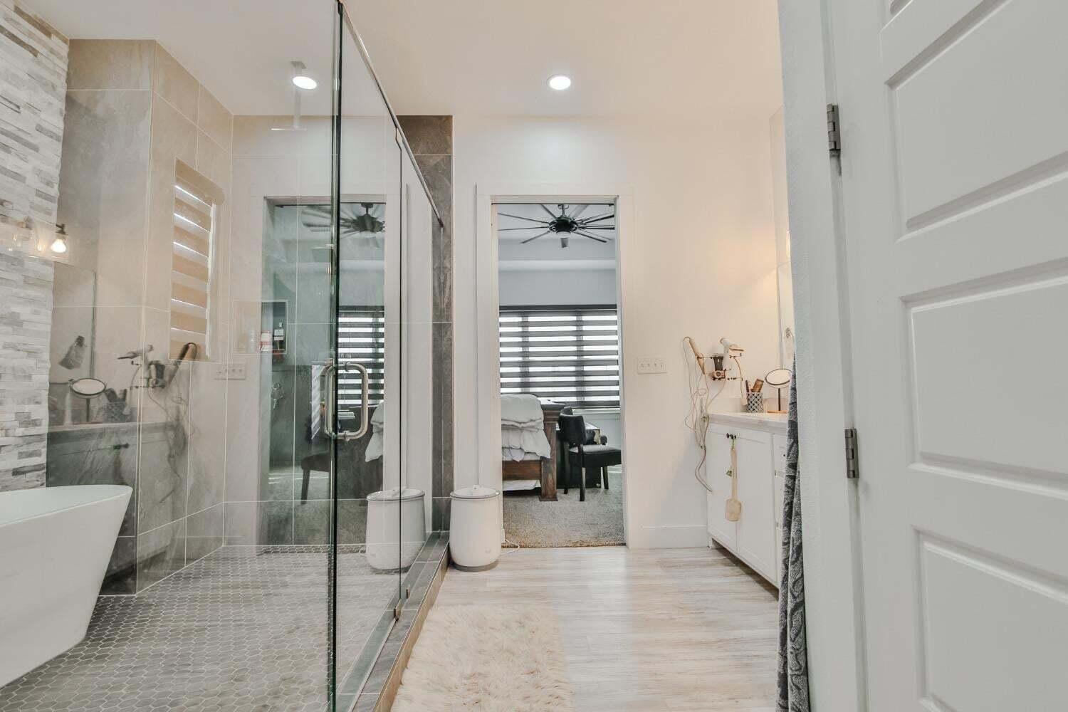 19210 County Road 2240 Lubbock, TX 79423 - Photo 18 of 46 a bathroom with a tub and shower