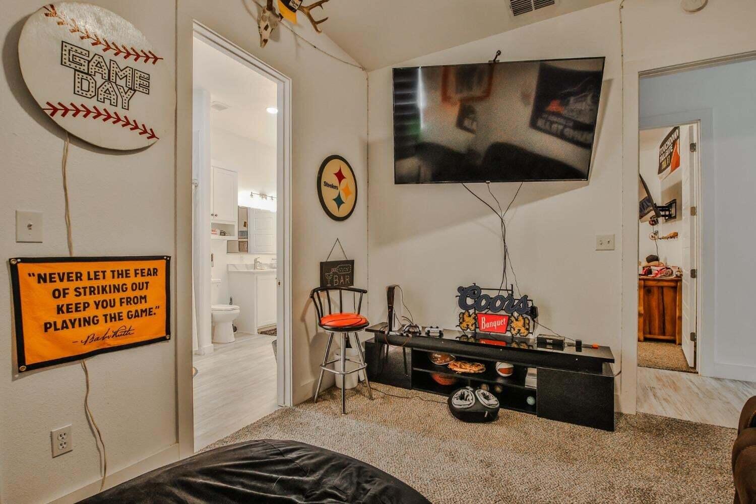 19210 County Road 2240 Lubbock, TX 79423 - Photo 29 of 46 a view of a hallway with elevator