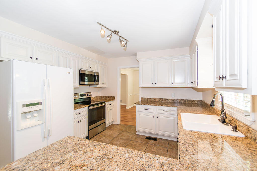 2704 Springwood Drive Augusta, GA 30909 - Photo 11 of 36 DSC_0274