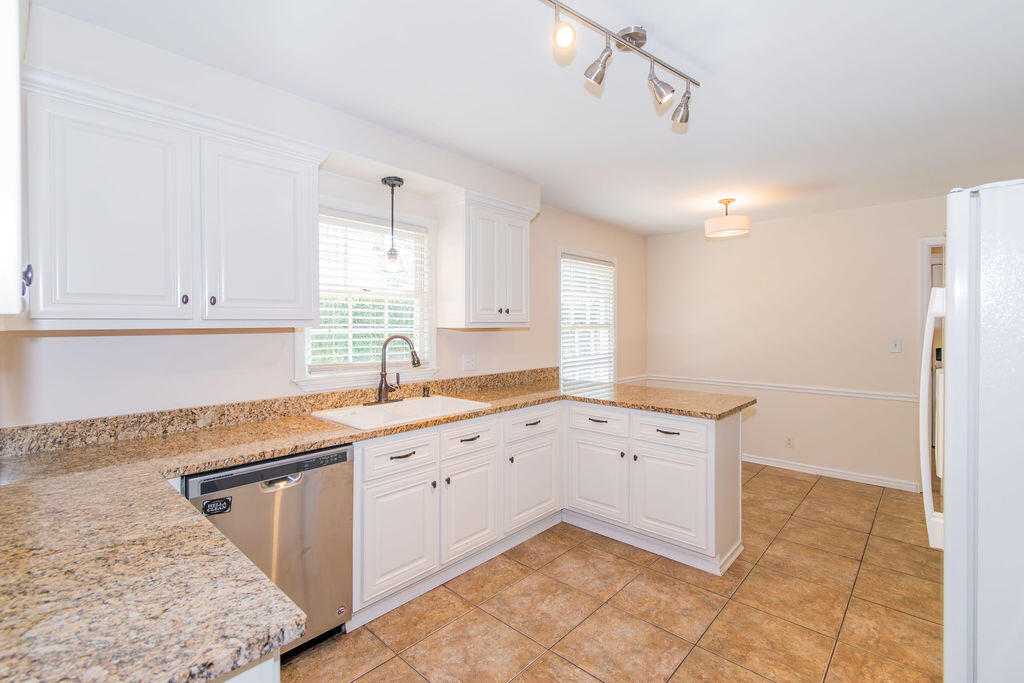 2704 Springwood Drive Augusta, GA 30909 - Photo 8 of 36 DSC_0271