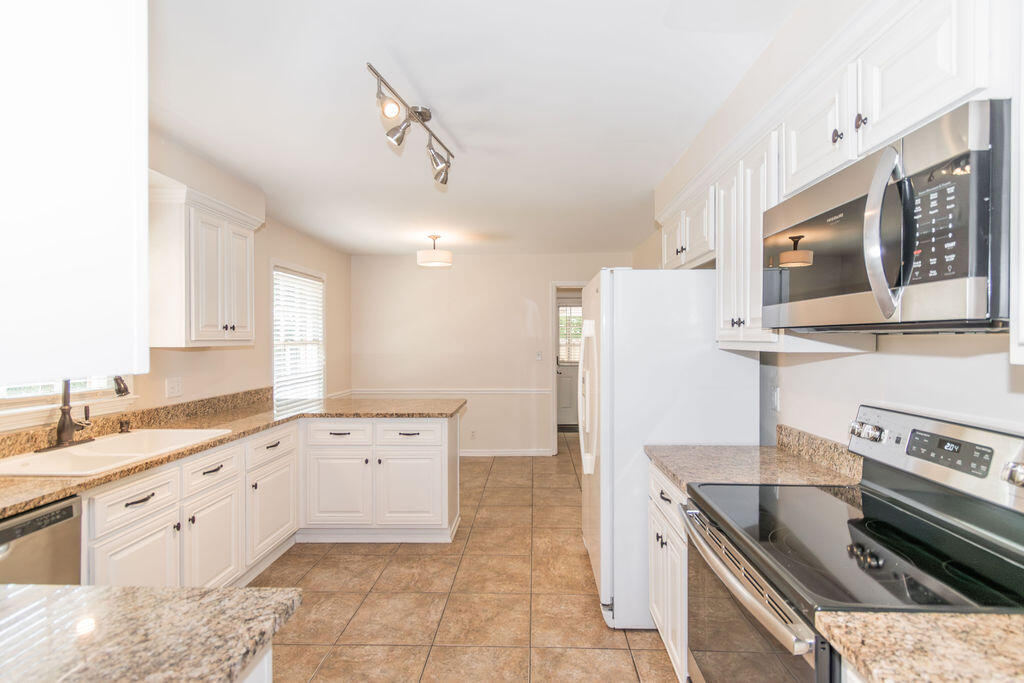 2704 Springwood Drive Augusta, GA 30909 - Photo 9 of 36 DSC_0280