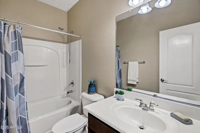 $515,000 | 894 South Utilis Drive, Gilbert, AZ 85296