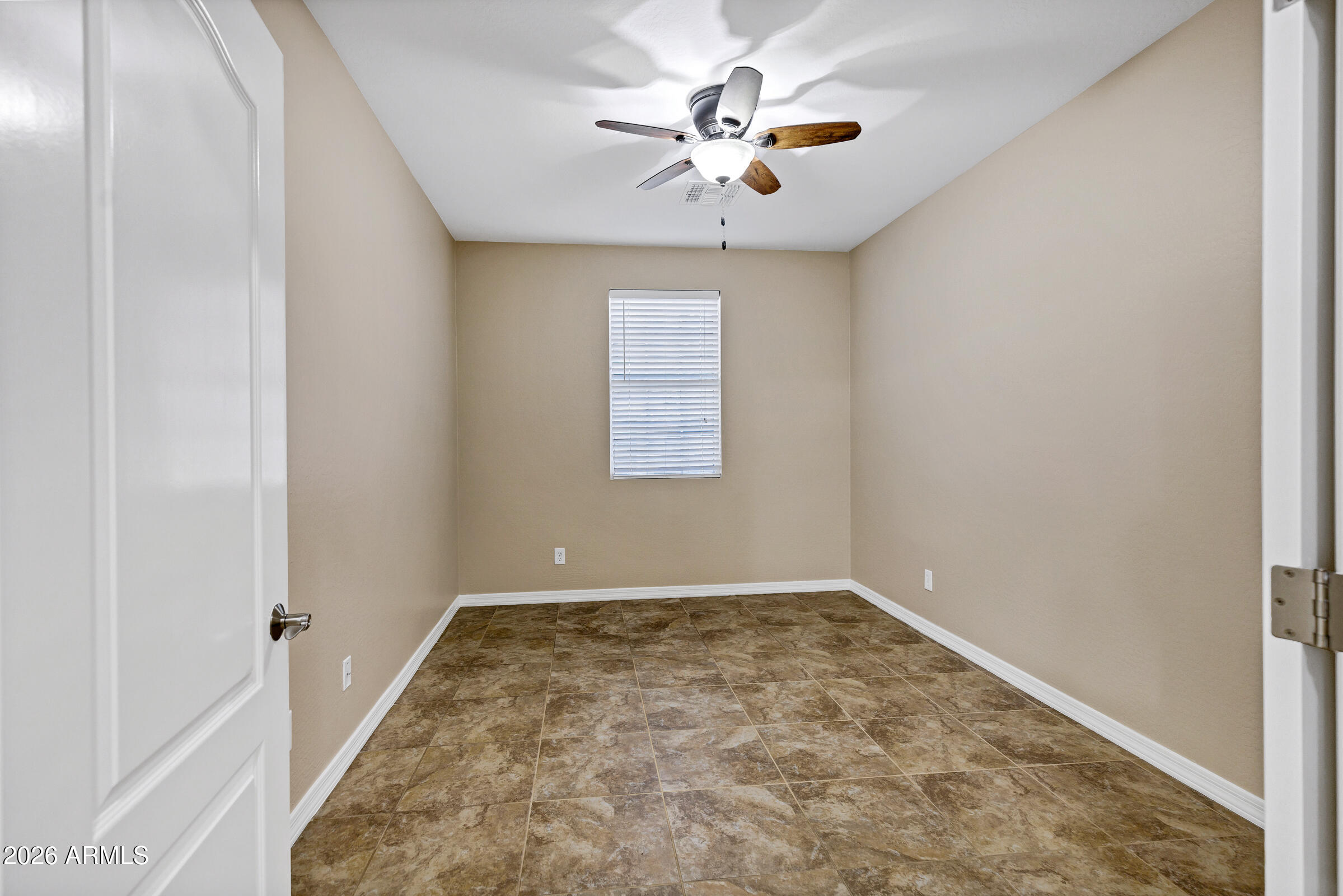 894 South Utilis Drive Gilbert, AZ 85296 - Photo 13 of 37 894 S Utilis Dr-14