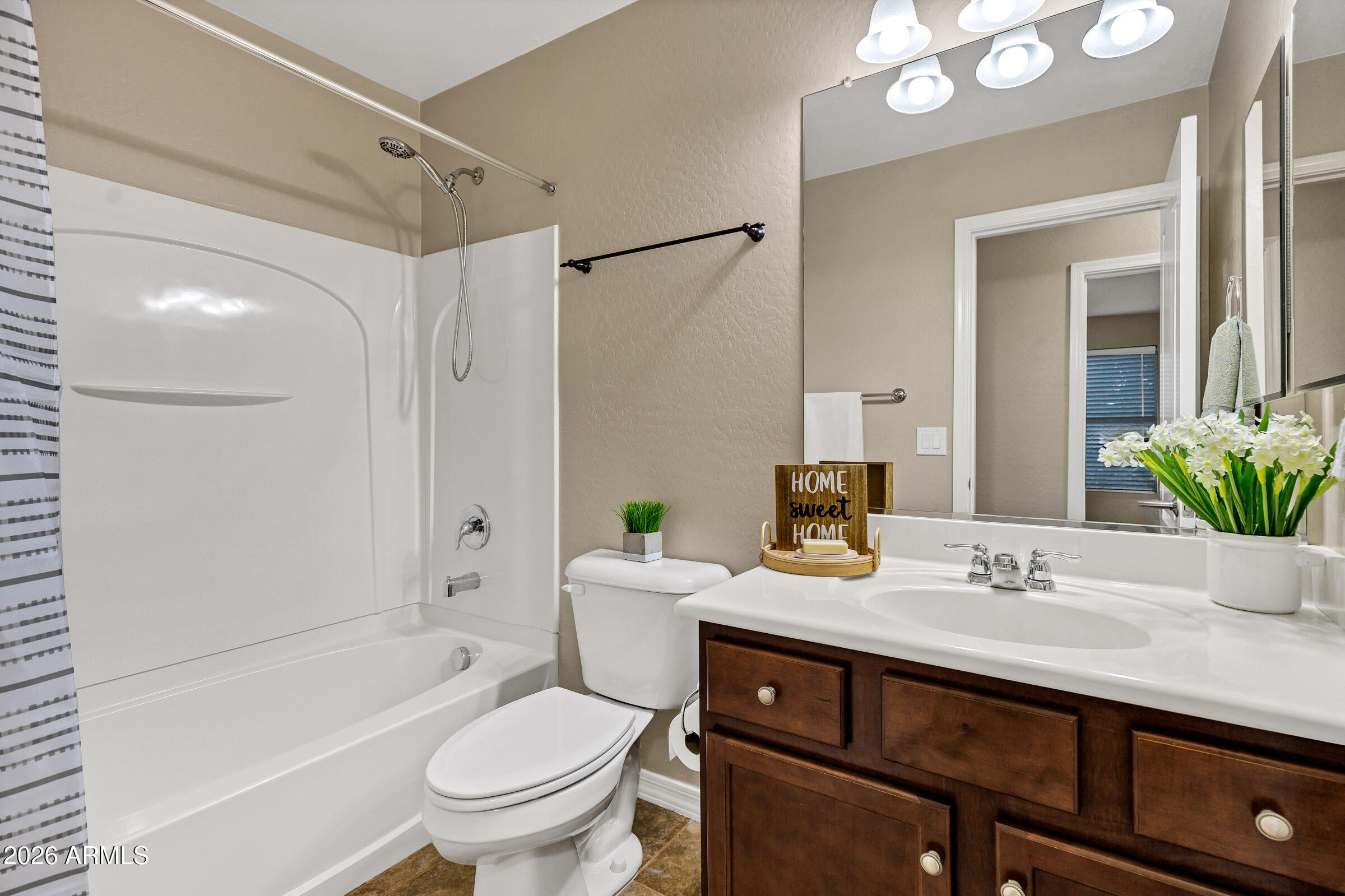 894 South Utilis Drive Gilbert, AZ 85296 - Photo 19 of 37 894 S Utilis Dr-22