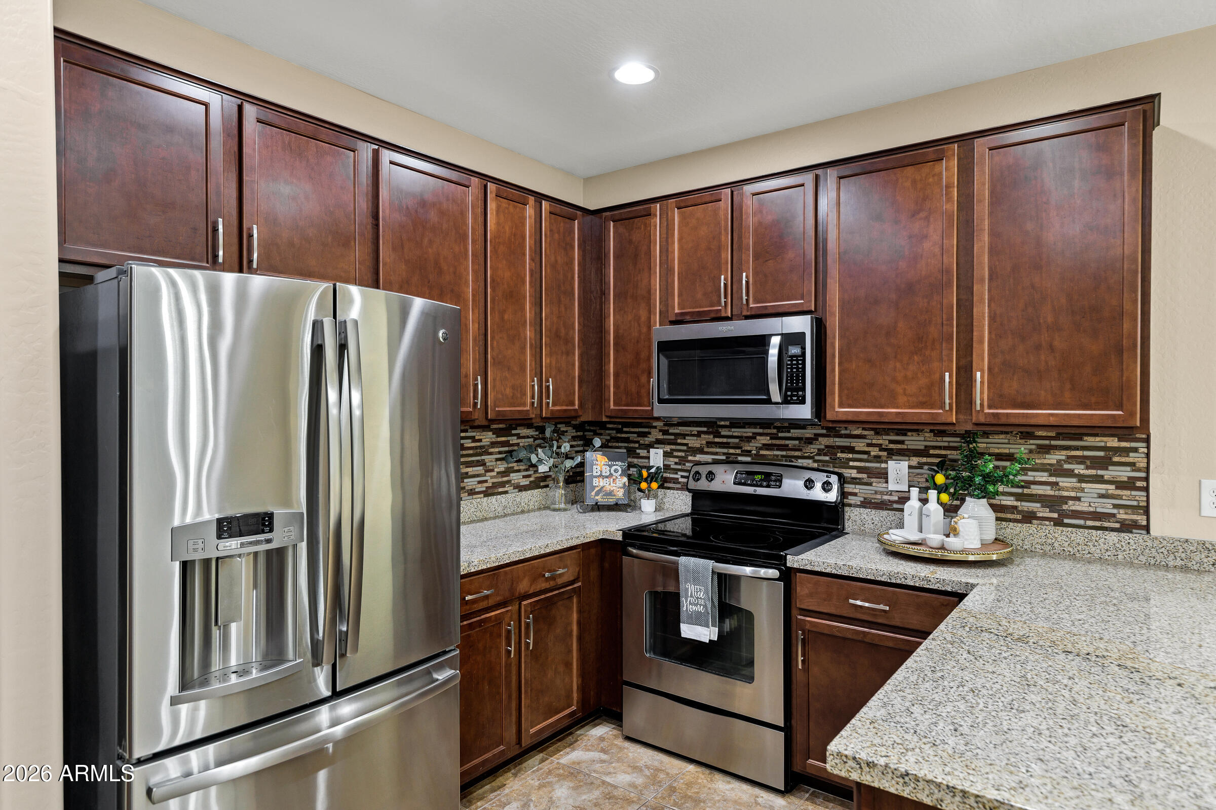 894 South Utilis Drive Gilbert, AZ 85296 - Photo 9 of 37 894 S Utilis Dr-12