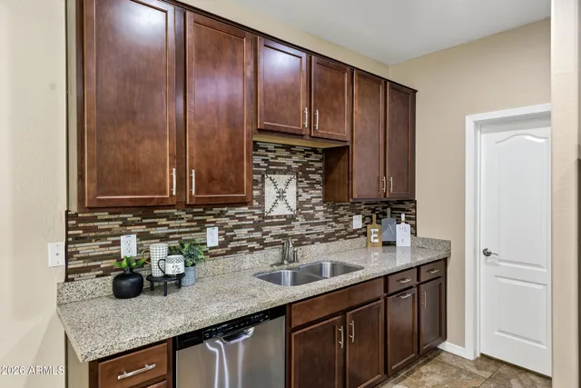 $515,000 | 894 South Utilis Drive, Gilbert, AZ 85296