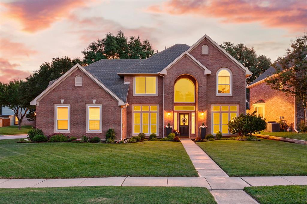 Welcome home to this lovely Grapevine property, perfectly situated directly across from the entrance to beloved Parr Park.
