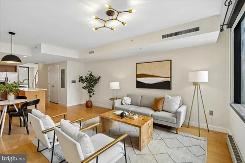 $736,500 | 912 F Street Northwest, Unit 709, Washington, DC 20004