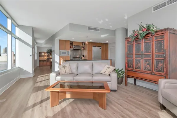 $429,900 | 1208 East Kennedy Boulevard, Unit 914, Tampa, FL 33602