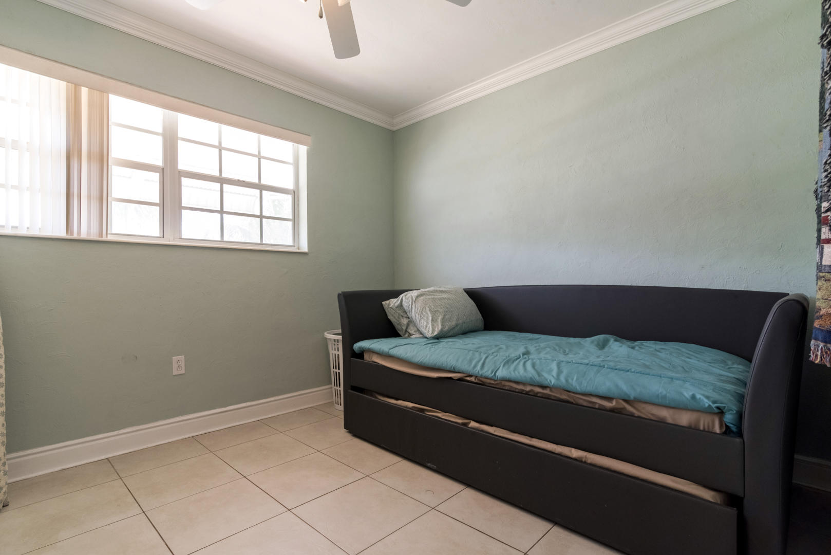 320 East Lake Road Palm Springs, FL 33461 - Photo 13 of 22 a living room with furniture and a air conditioner vent
