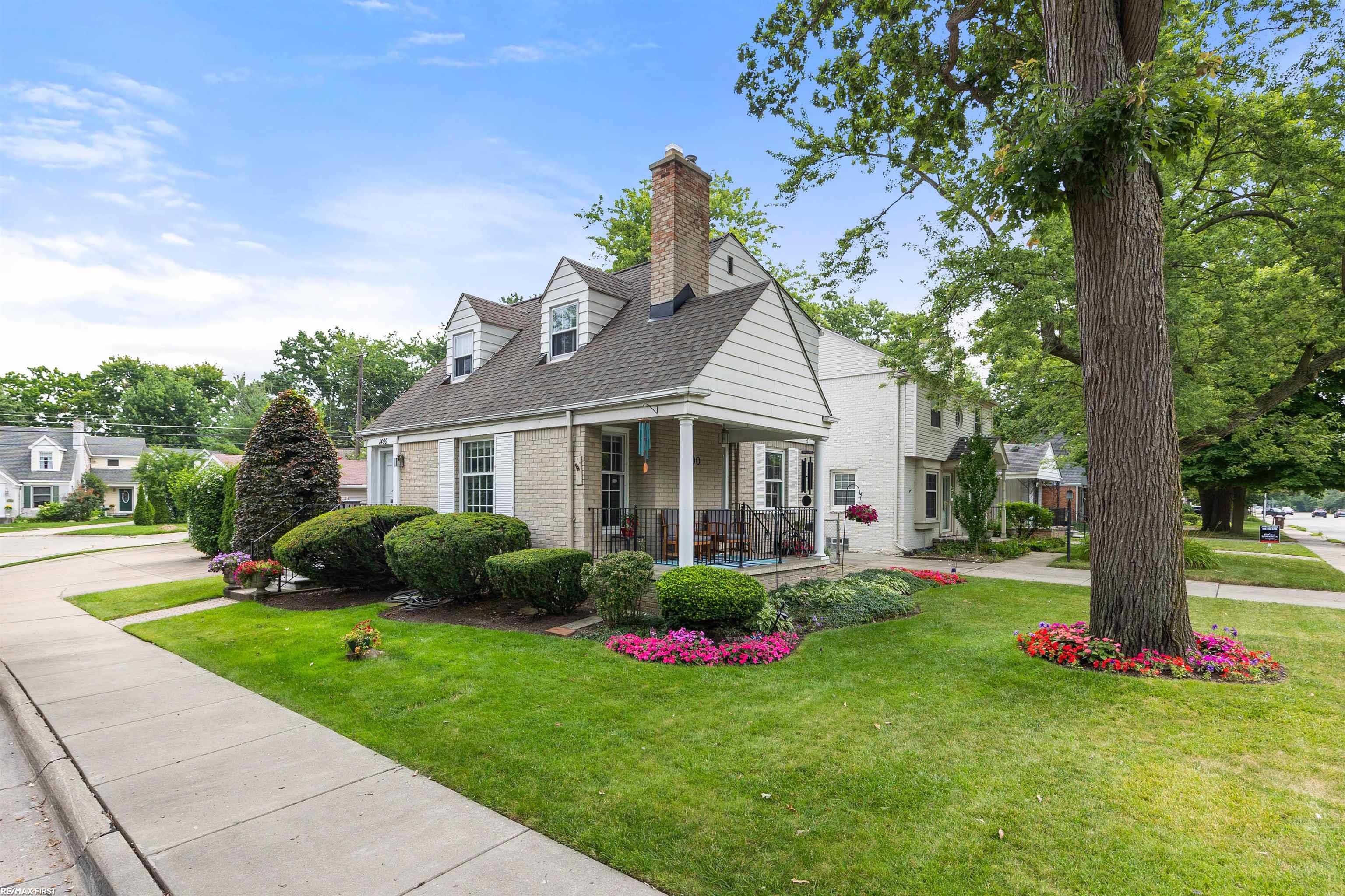 1400 Vernier Road Grosse Pointe, MI 48236 - Photo 2 of 33 50150529-7BFB5E72-3997-4D74-98F1-4DBF59E44C56.JPG