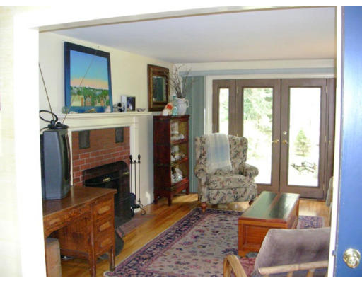 11 Calthrope Road Marblehead, MA 01945 - Photo 3 of 10 Gallery Image 3