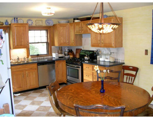 11 Calthrope Road Marblehead, MA 01945 - Photo 4 of 10 Gallery Image 4