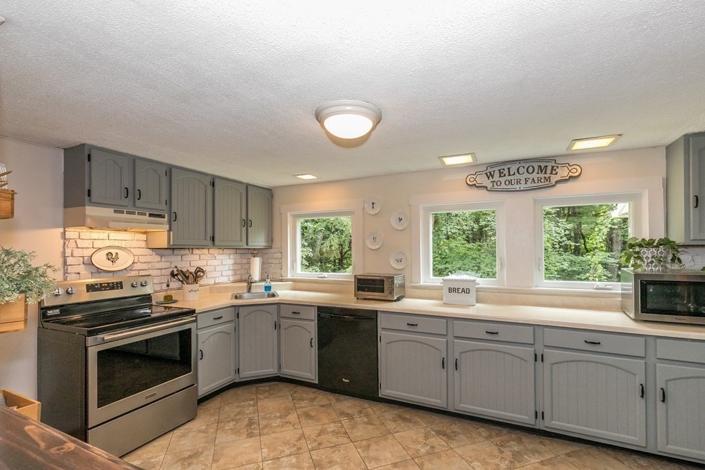 171 Lancaster Road Berlin, MA 01503 - Photo 13 of 38