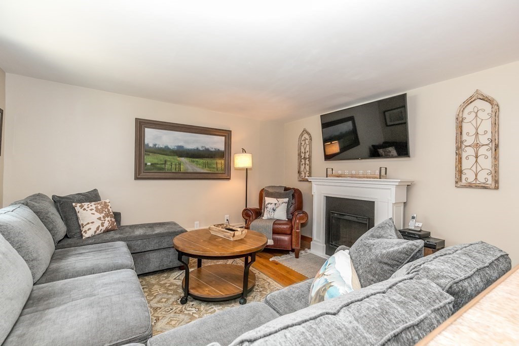 171 Lancaster Road Berlin, MA 01503 - Photo 8 of 38