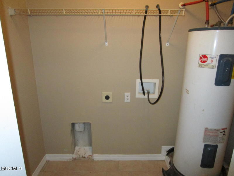 3008 50th Avenue, Unit B Gulfport, MS 39501 - Photo 10 of 13 laundry