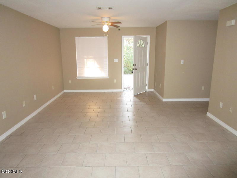 3008 50th Avenue, Unit B Gulfport, MS 39501 - Photo 5 of 13 great room