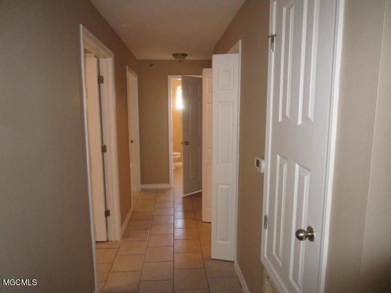 3008 50th Avenue, Unit B Gulfport, MS 39501 - Photo 6 of 13 hall