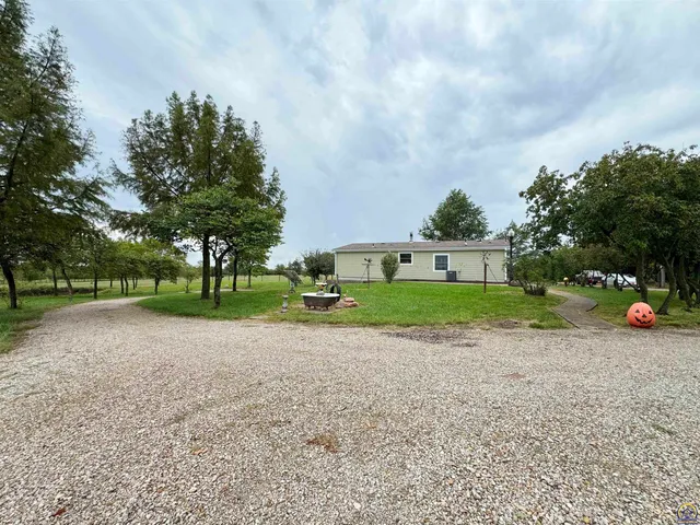$525,000 | 1720 Northeast 54th Street, Topeka, KS 66617