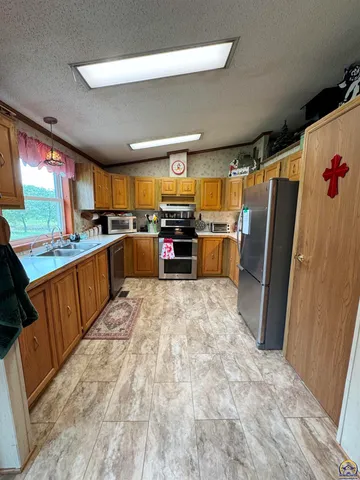 $525,000 | 1720 Northeast 54th Street, Topeka, KS 66617