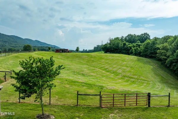 $2,175,000 | 330 Sea Biscuit Court, Johnson City, TN 37604