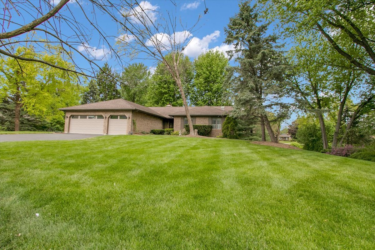 90 Briargate Road Cary, IL 60013 - Photo 2 of 42 a front view of house with a garden