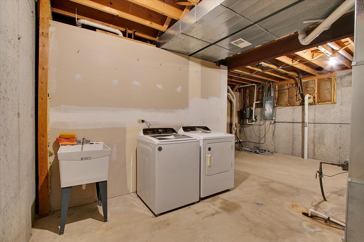 90 Briargate Road Cary, IL 60013 - Photo 35 of 42 a utility room with dryer and washer