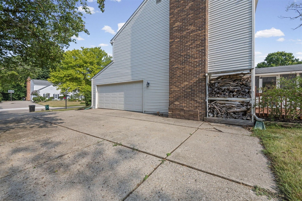 36233 Fredericksburg Road Farmington, MI 48331 - Photo 7 of 57