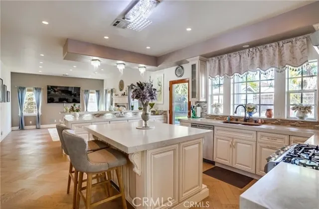 $8,295 | 12643 Collins Street, Valley Village, CA 91607